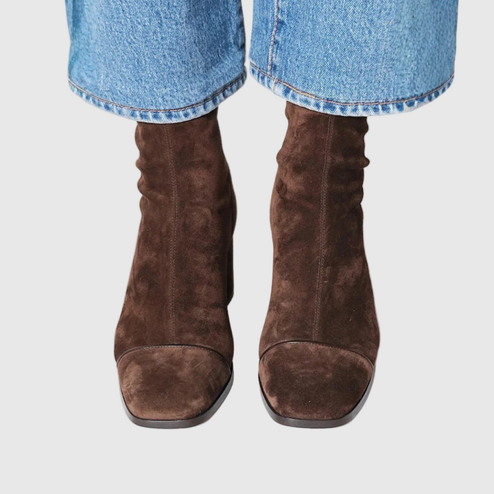 Ivonne – Elegáns velúr csizma sarkakkal