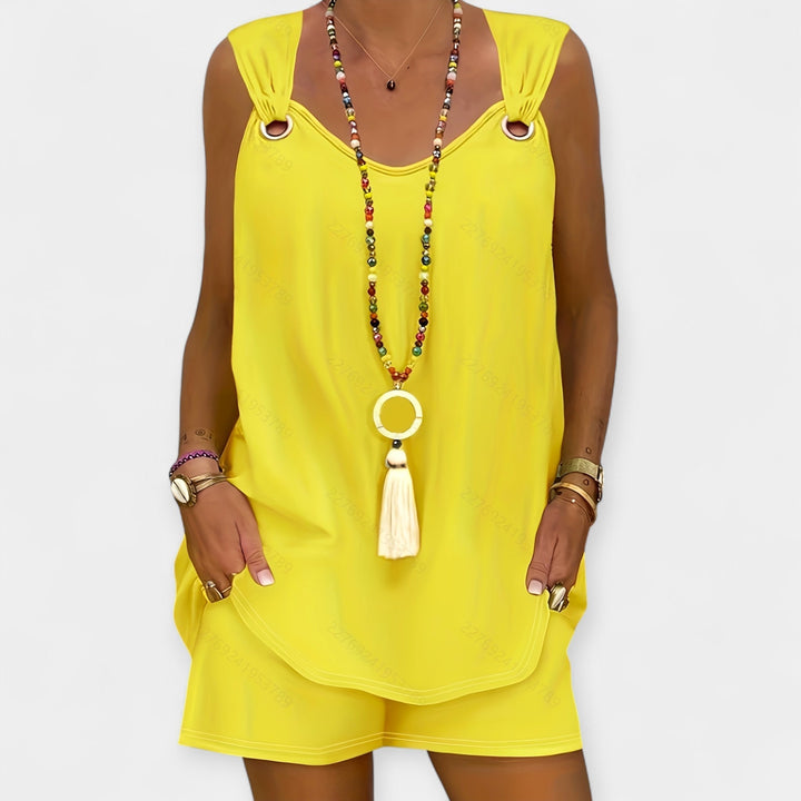 Ujjatlan felső és rövidnadrág szett