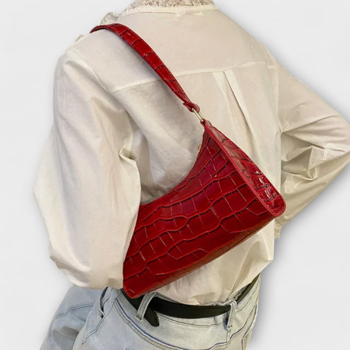 Boglárka - Fényes Bőr Táska Tágas Belső Kapacitásnövelő