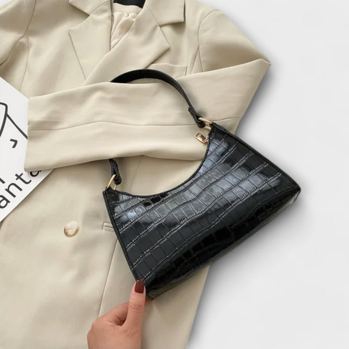 Boglárka - Fényes Bőr Táska Tágas Belső Kapacitásnövelő