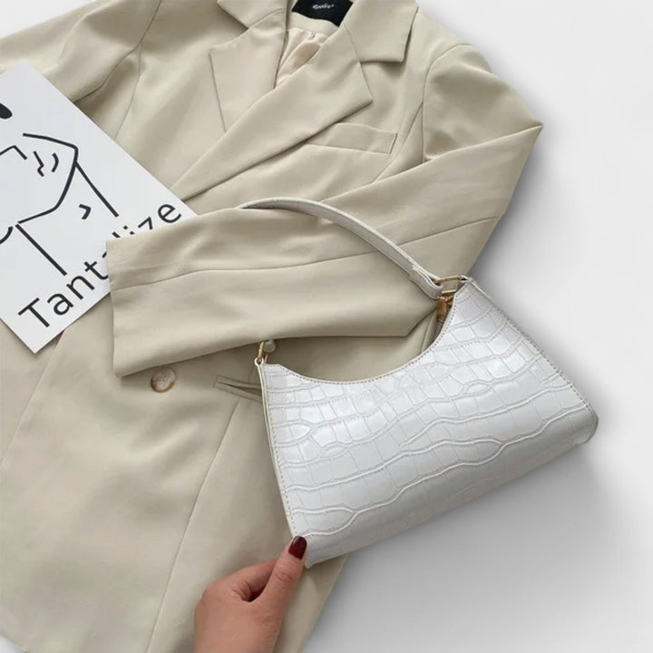 Boglárka - Fényes Bőr Táska Tágas Belső Kapacitásnövelő