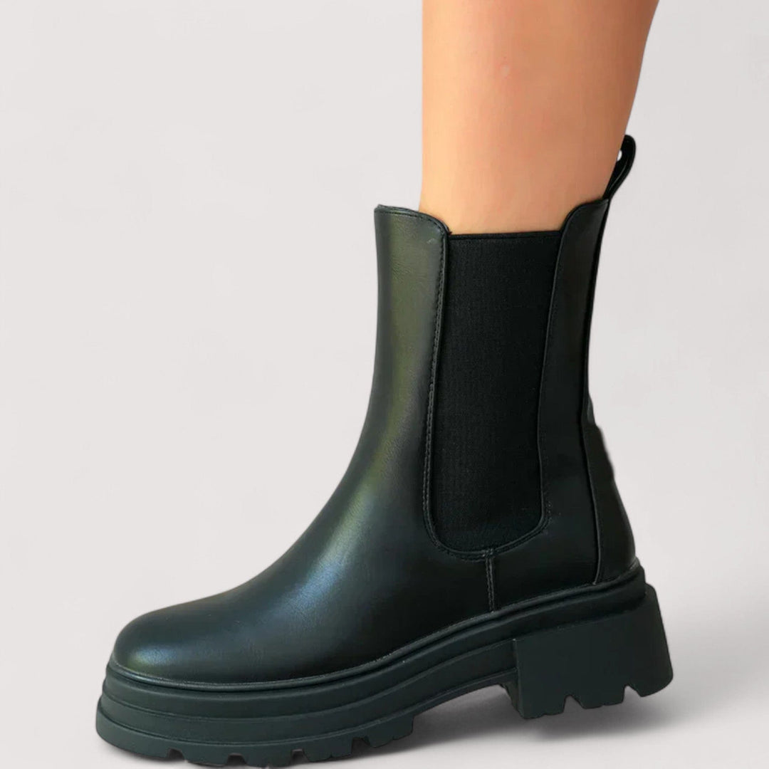 Ana - Karakteres bokacsizma