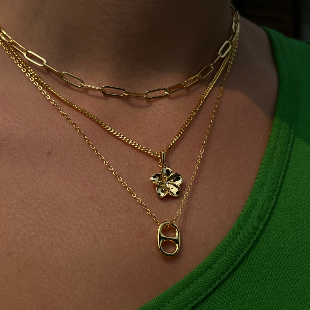 Tünde - Virág Alakú Nyaklánc Kiemeli A Dekoltázst