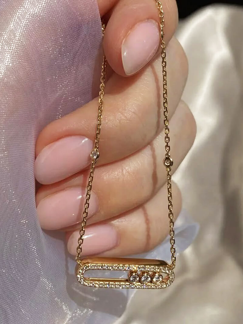 Katalin - Nyaklánc Három Gyémántkő Mozgásban Fénnyel