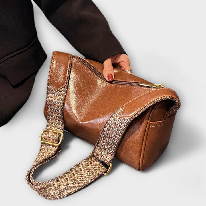 Mia - Keresztpántos Táska, Tágas Belső