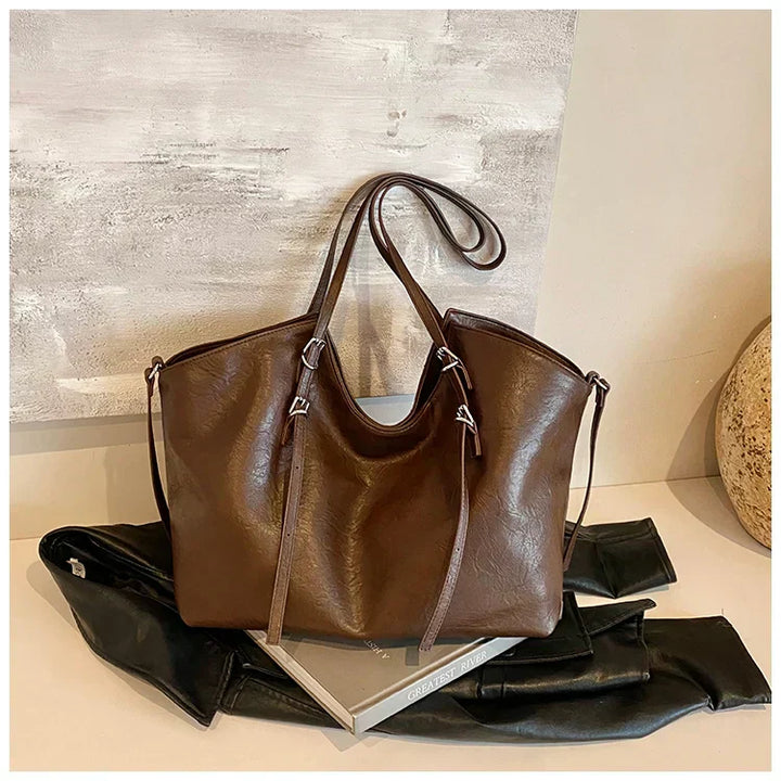 Johanna - Tágas Belso terü Válltáska Mindennapi Használatra