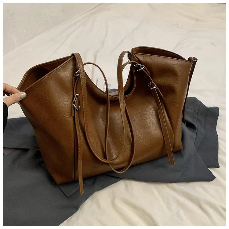 Johanna - Tágas Belso terü Válltáska Mindennapi Használatra