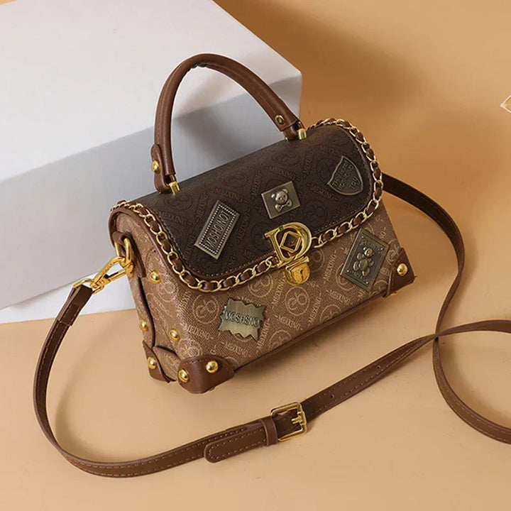 Linett - Válltáska Monogramos És Arany Részletekkel