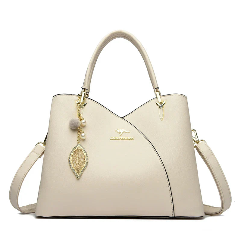 Iringó - Válltáska Charmokkal Használatra Kiegészítő Darab Modell