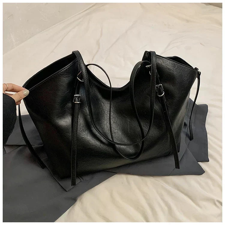 Johanna - Tágas Belso terü Válltáska Mindennapi Használatra