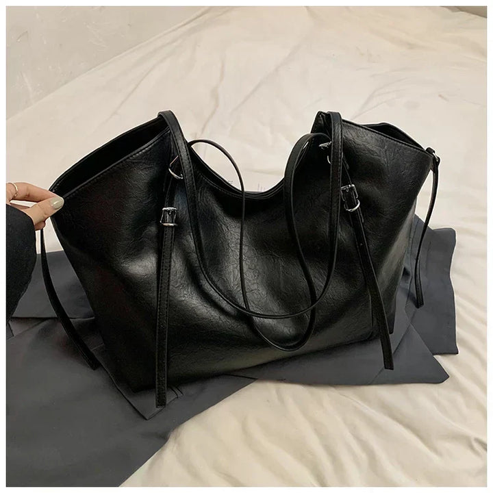 Johanna - Tágas Belso terü Válltáska Mindennapi Használatra