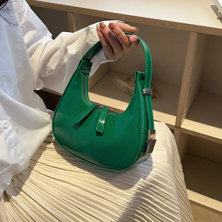 Nikolett - A Félhold Táska Csillogó Felület