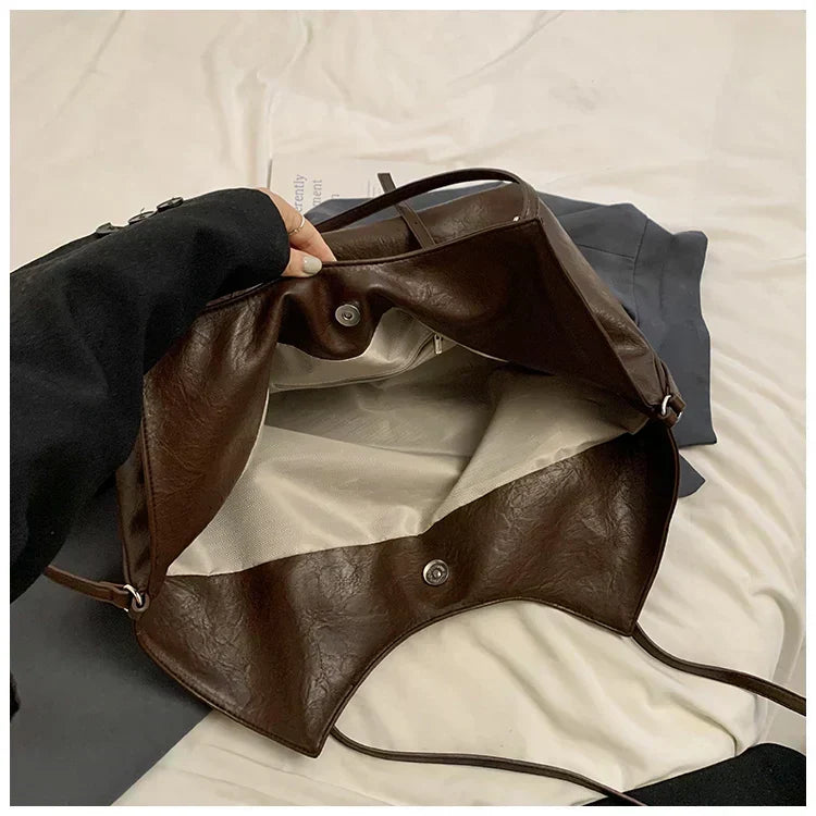 Johanna - Tágas Belso terü Válltáska Mindennapi Használatra