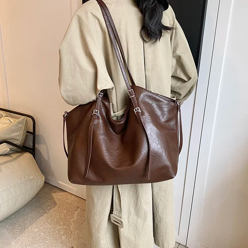 Johanna - Tágas Belso terü Válltáska Mindennapi Használatra