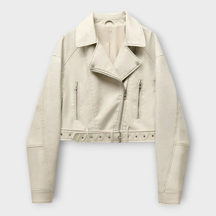 Zsuzsa - Modern Rövid Bőrkabát Övvel és Finom Esztétikával