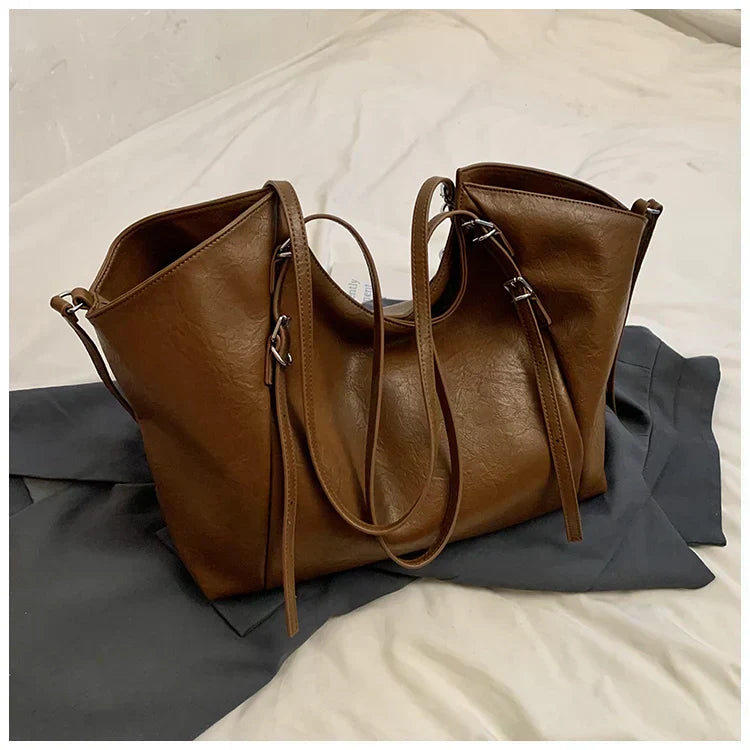 Johanna - Tágas Belso terü Válltáska Mindennapi Használatra