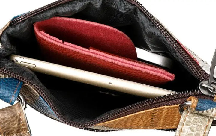 Inez - Oldaltáska Mozaikpaneles Textúrafelület Cipzárkivitel Konstrukció Részlet