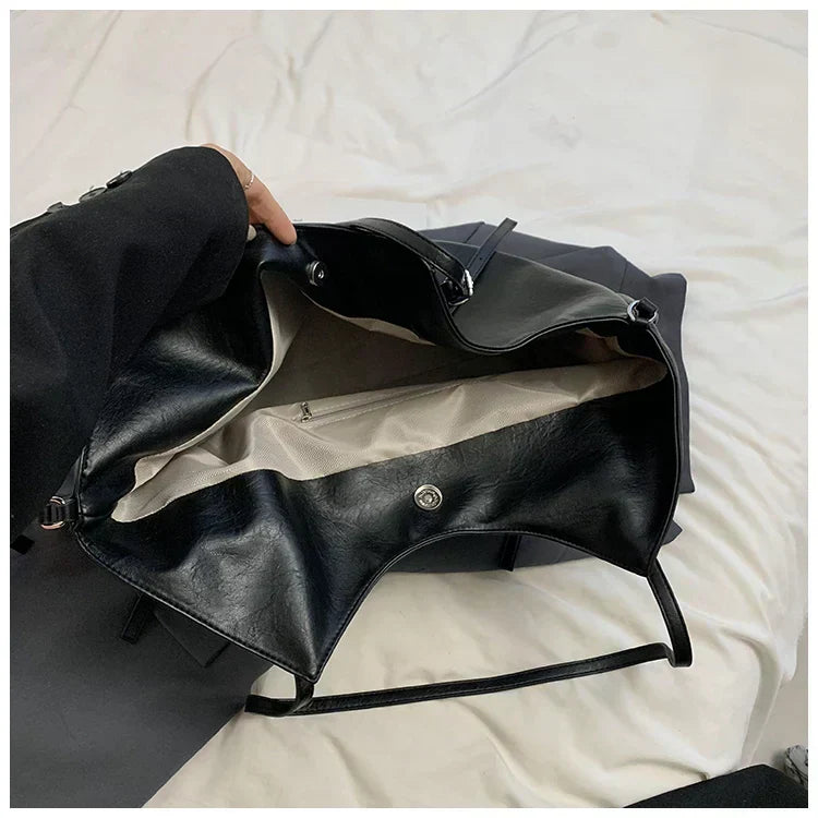 Johanna - Tágas Belso terü Válltáska Mindennapi Használatra