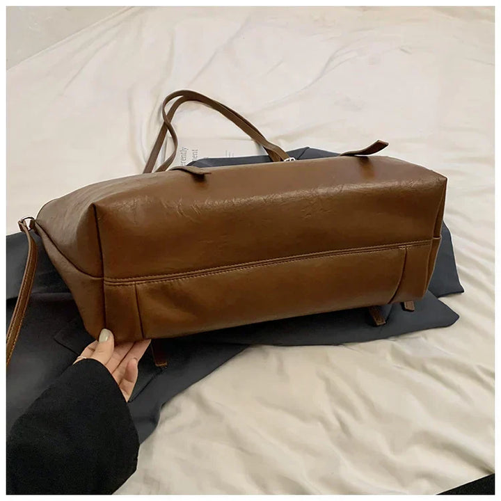 Johanna - Tágas Belso terü Válltáska Mindennapi Használatra