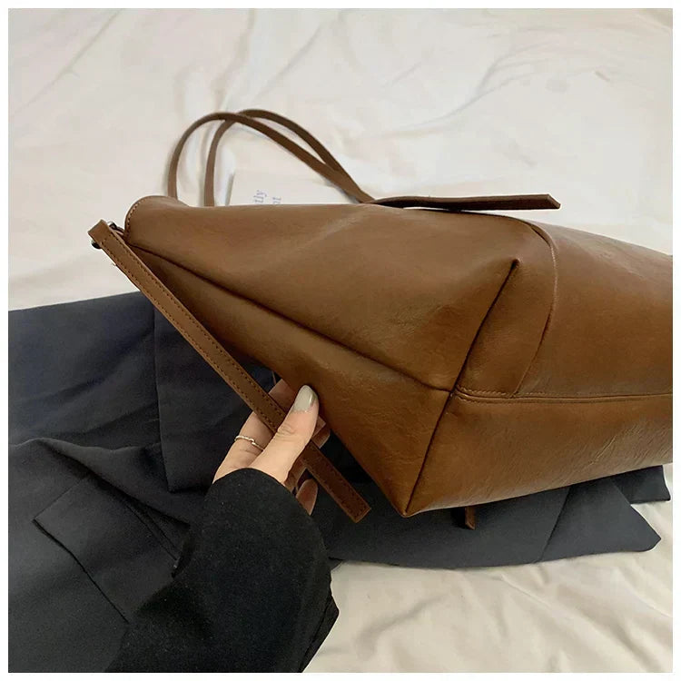 Johanna - Tágas Belso terü Válltáska Mindennapi Használatra