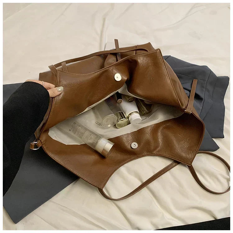 Johanna - Tágas Belso terü Válltáska Mindennapi Használatra