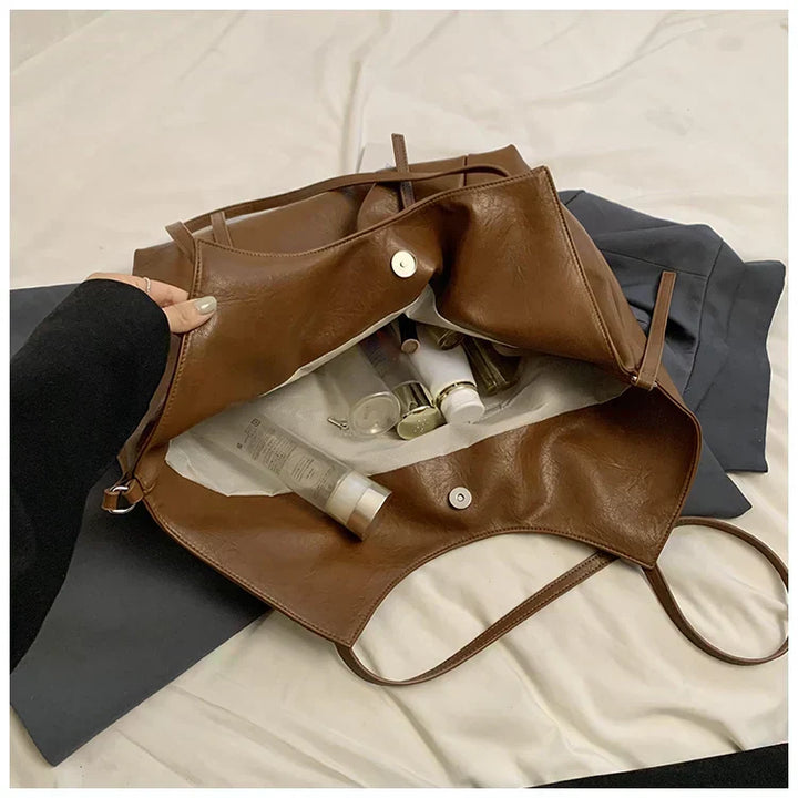 Johanna - Tágas Belso terü Válltáska Mindennapi Használatra