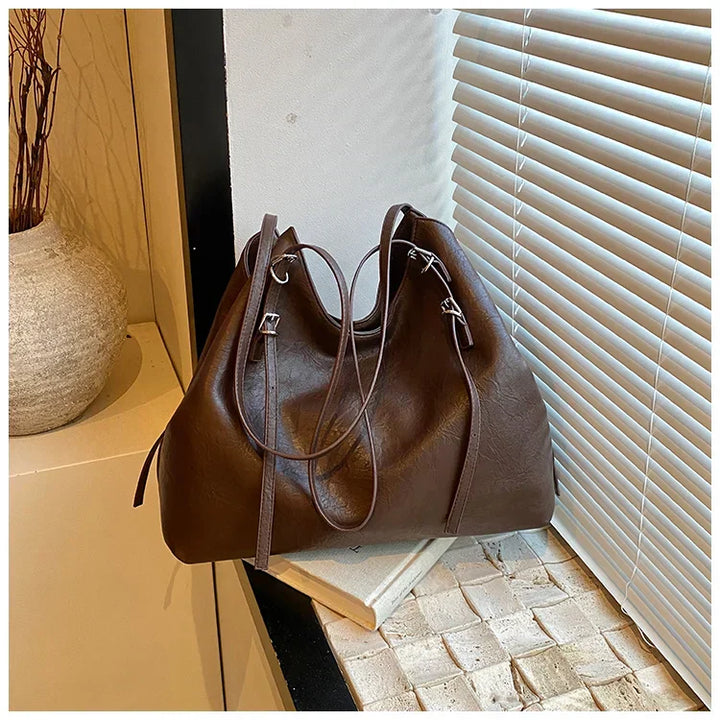 Johanna - Tágas Belso terü Válltáska Mindennapi Használatra