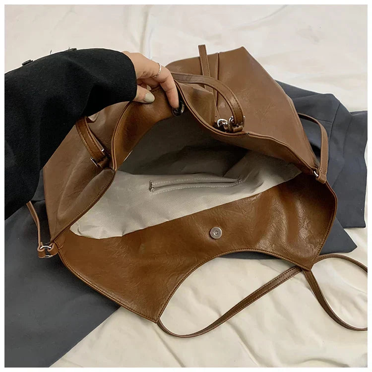 Johanna - Tágas Belso terü Válltáska Mindennapi Használatra