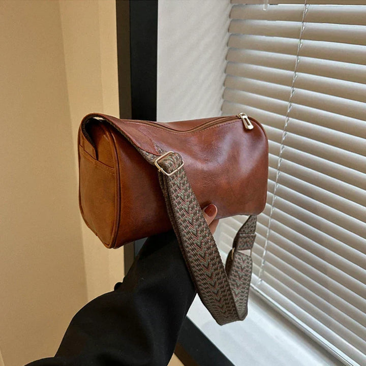 Karolina - Keresztpántos Táska Szövött Állítható Pánttal