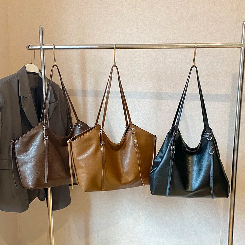 Johanna - Tágas Belso terü Válltáska Mindennapi Használatra