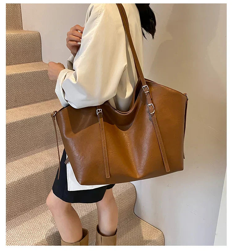 Johanna - Tágas Belso terü Válltáska Mindennapi Használatra