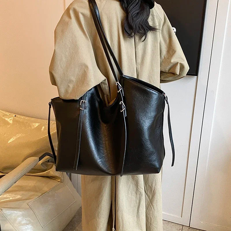 Johanna - Tágas Belso terü Válltáska Mindennapi Használatra