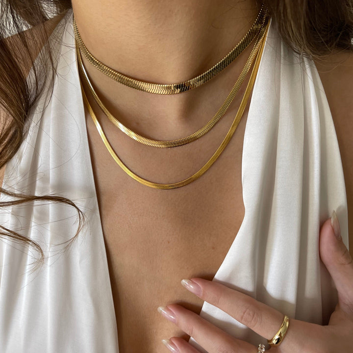 Sára - Nyakörv nyakkivágása minden nap