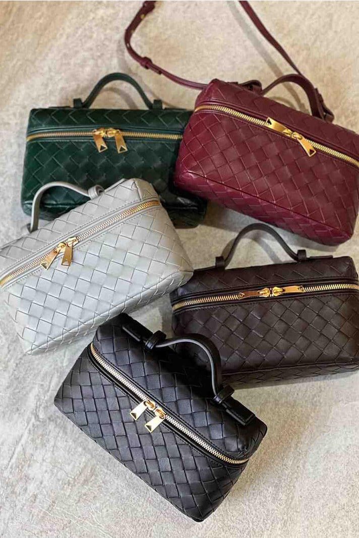 Žana - Elegantna Kompaktna Torbica Z Zlatimi Detajli