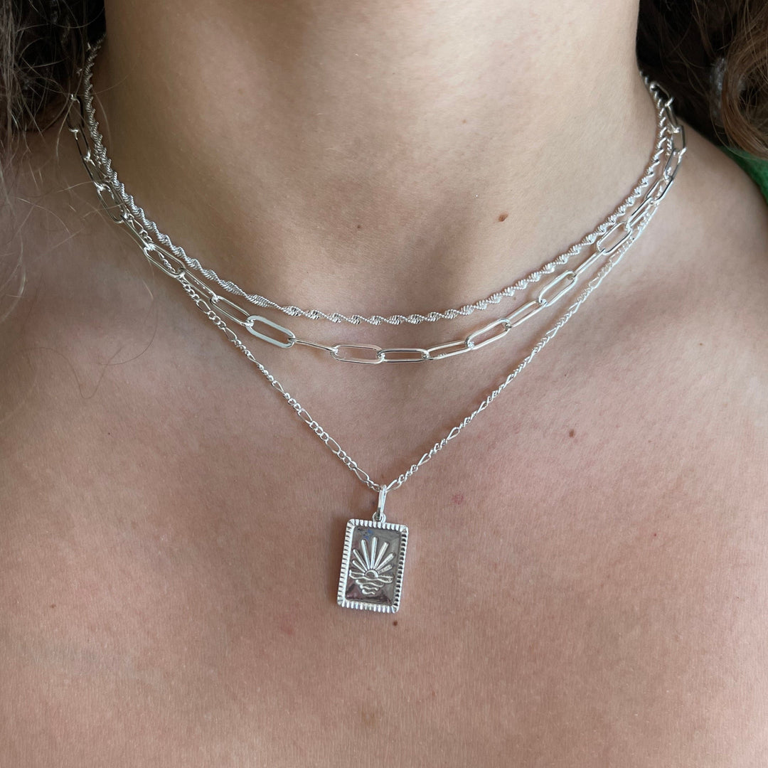 Kitti - Téglalap alakú nyaklánc napfény-motívummal