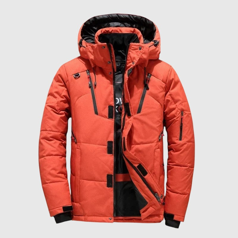 André – Pehelykönnyű dzseki kapucnival és technikai részletekkel