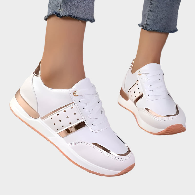 Eszter - Sportcipő Arany Díszítéssel