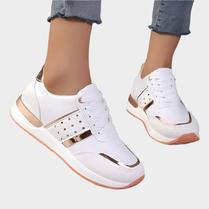 Eszter - Sportcipő Arany Díszítéssel