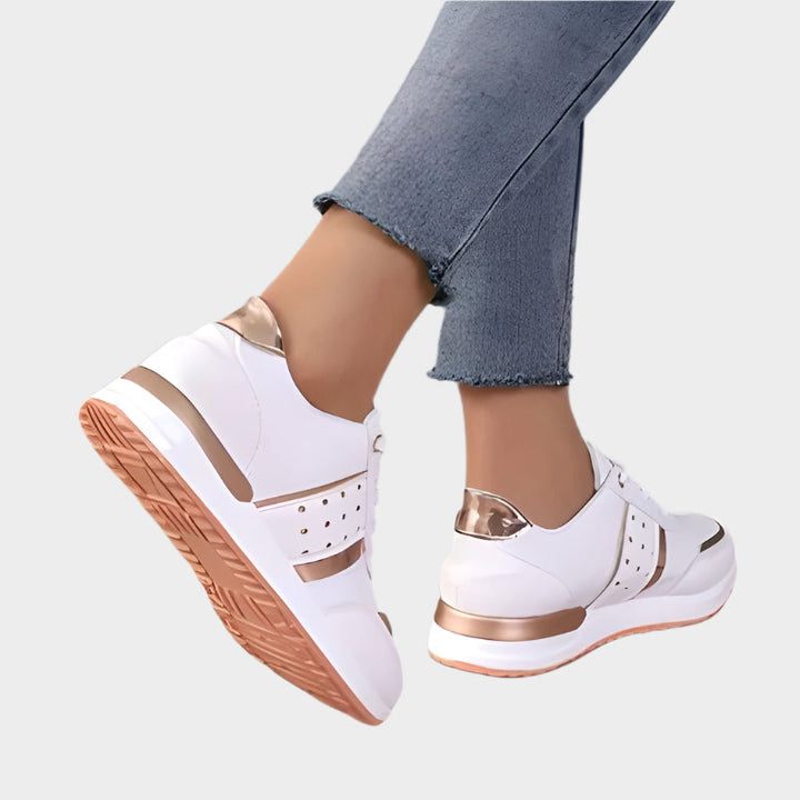 Eszter - Sportcipő Arany Díszítéssel