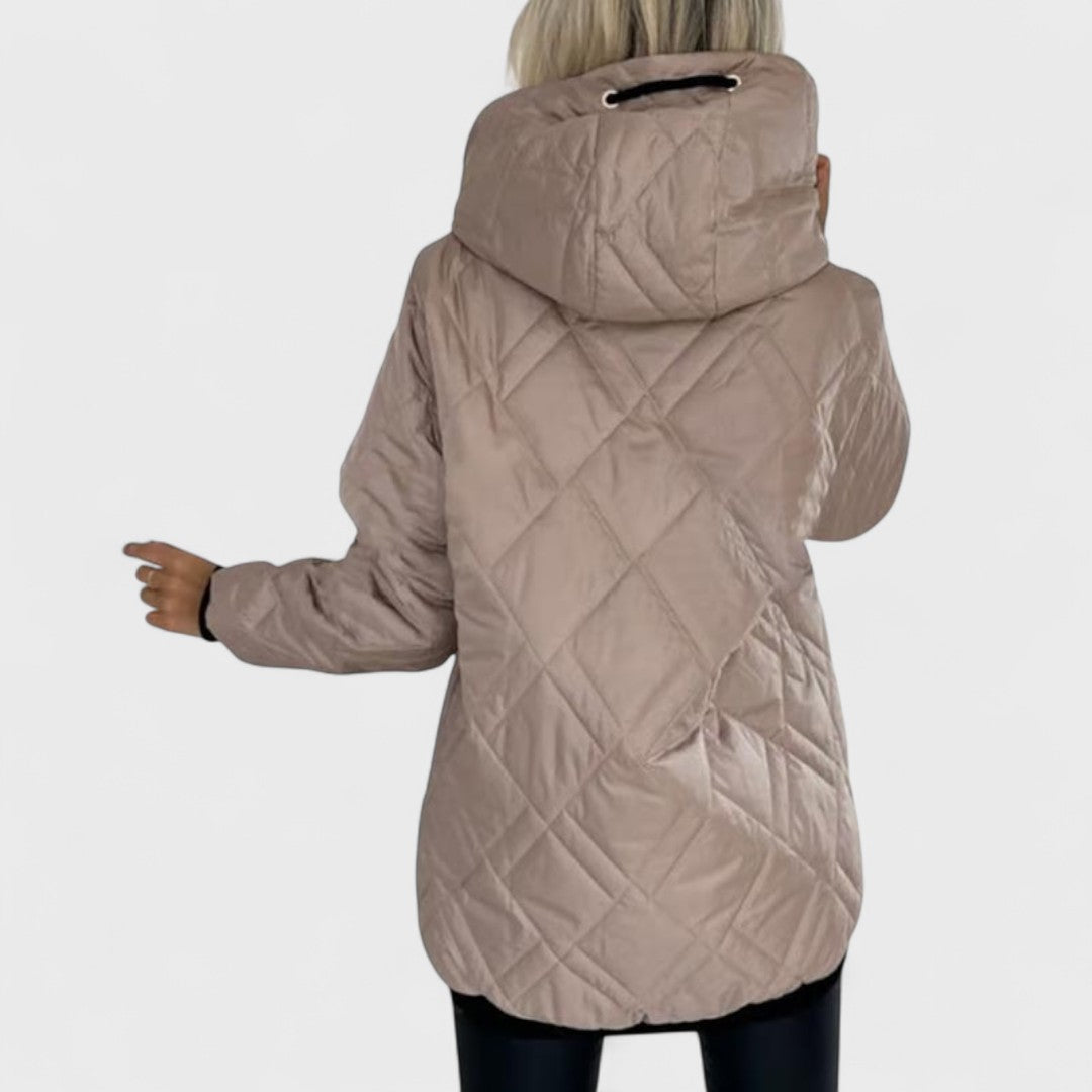 Marija - Elegáns puffos télikabát kapucnival és arany cipzárral